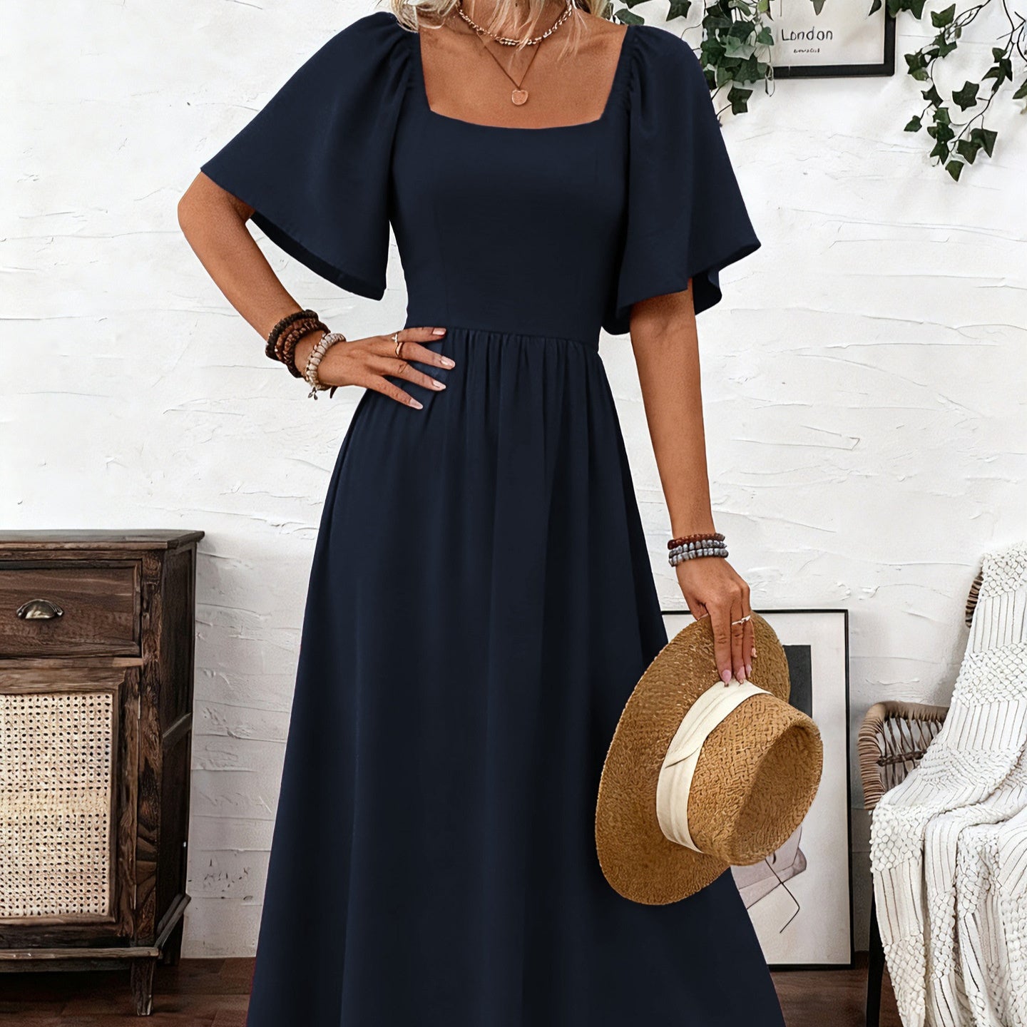 Elegant And Sophisticated Square-neck Dress With Ruffled Sleeves