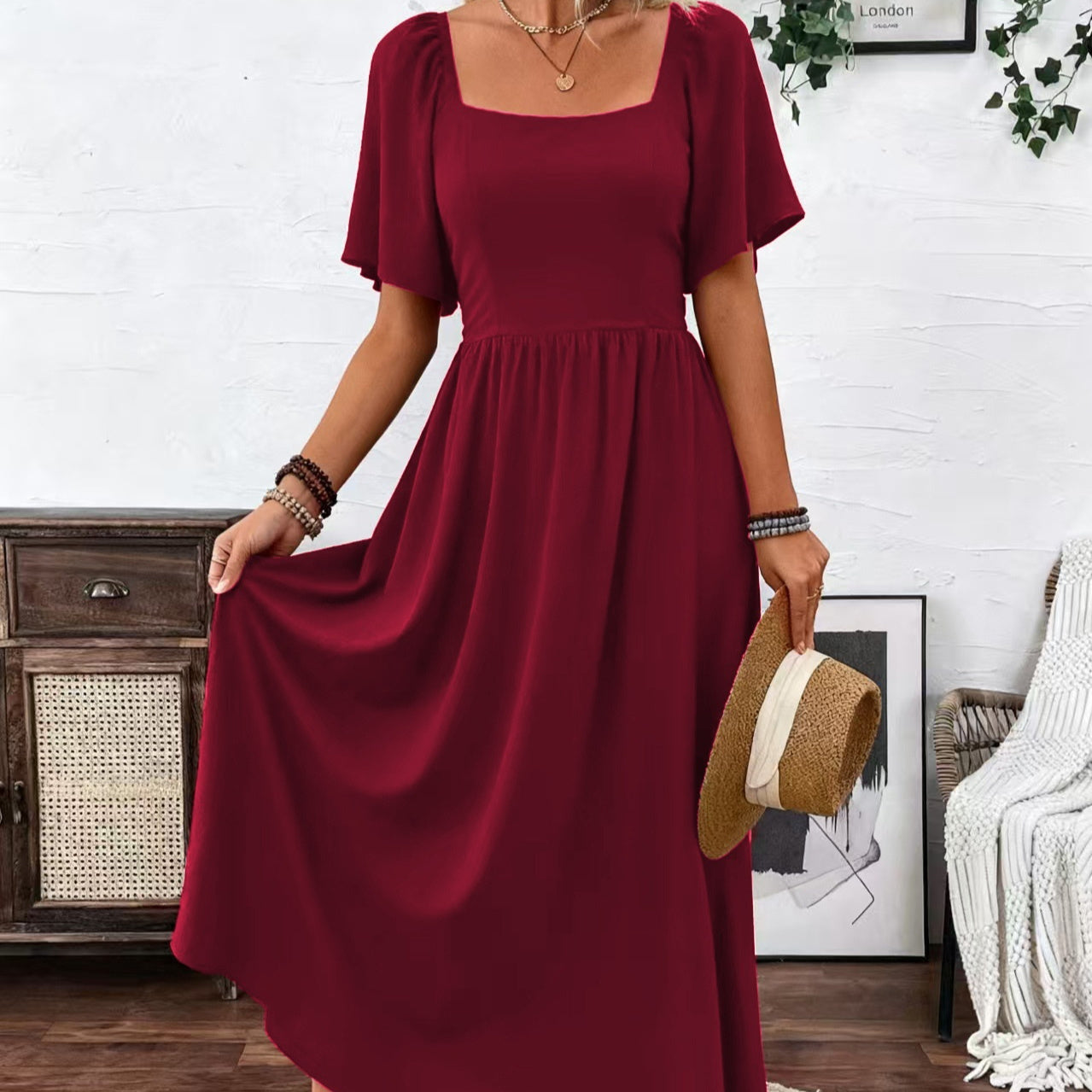 Elegant And Sophisticated Square-neck Dress With Ruffled Sleeves